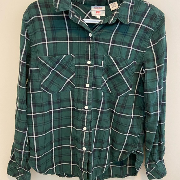 Levi’s Boyfriend Fit Button Down Shirt - Picture 4 of 4